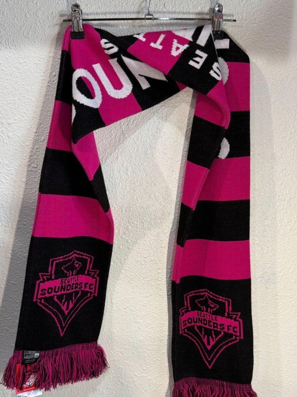 Official MLS licensed Seattle Sounders FC scarf (new with tags)